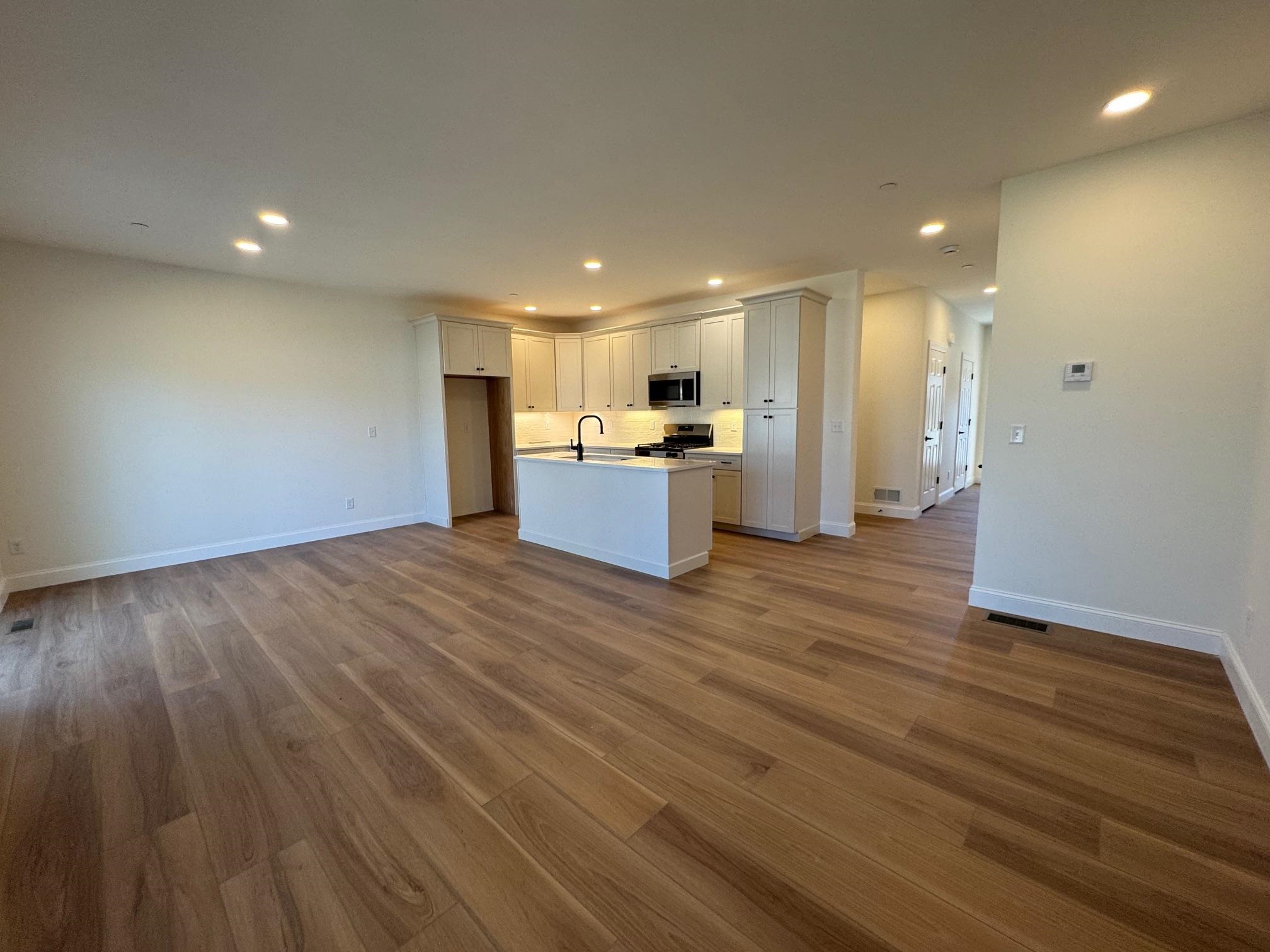 8 B Dearborn Circle Walpole, NH 03608 - Photo 4 of 16