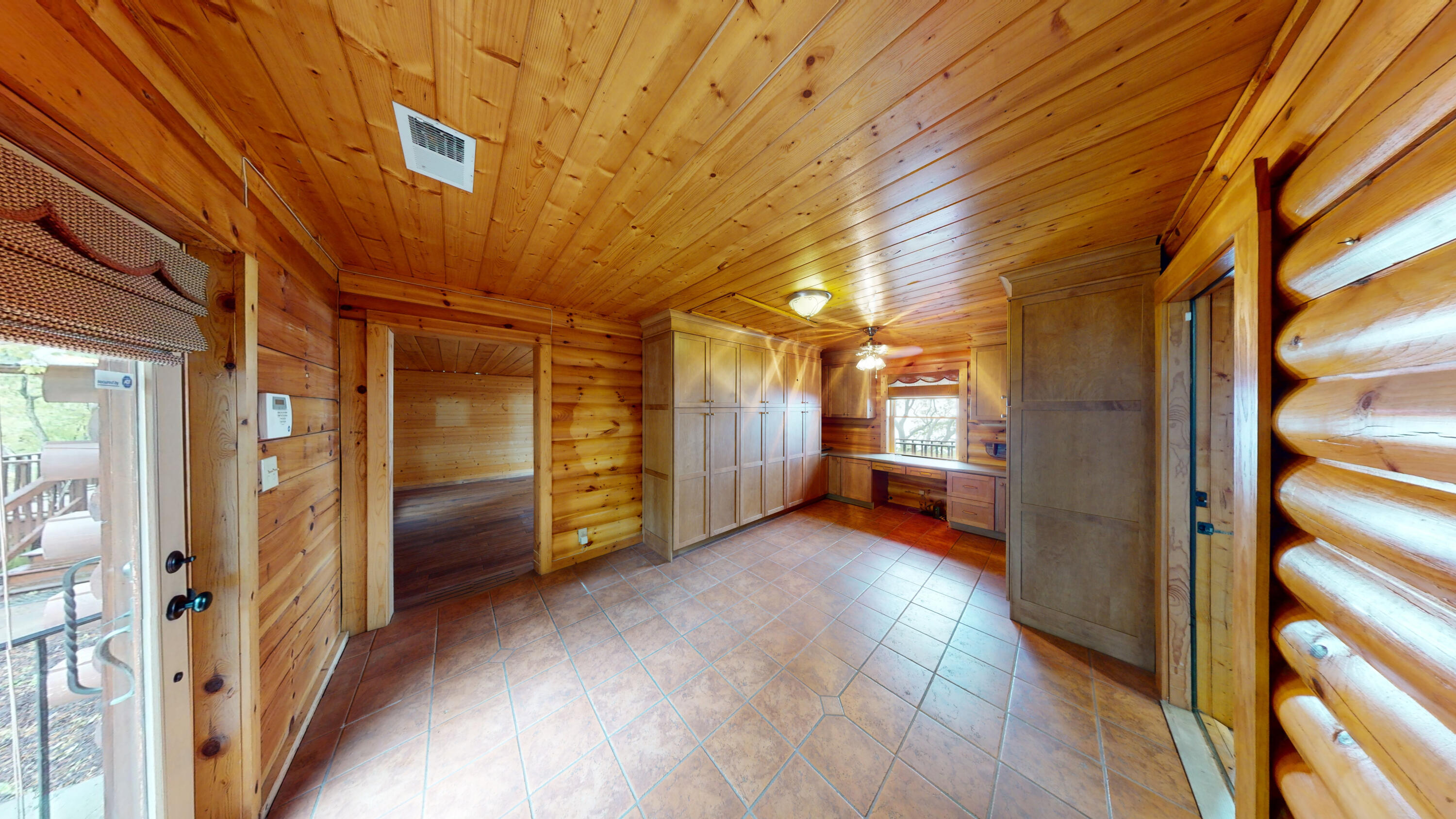 370 Blackburn Road Pikeville, TN 37367 - Photo 22 of 31 19-Mudroom 1