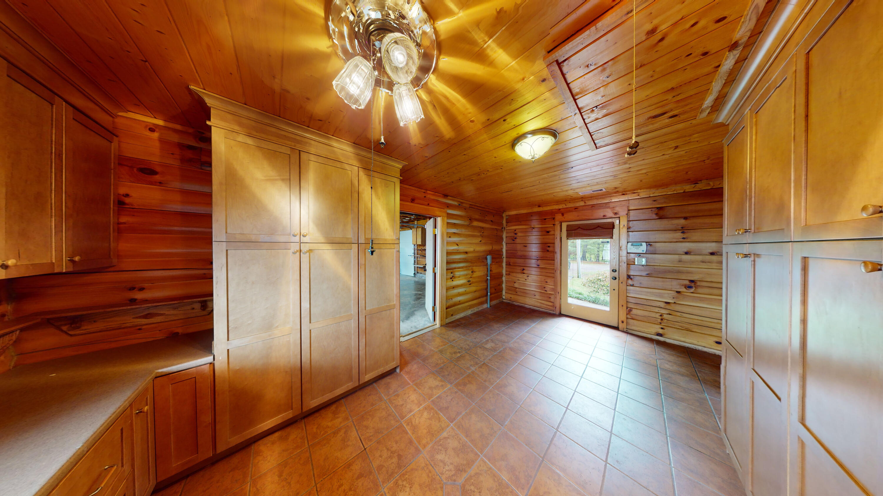 370 Blackburn Road Pikeville, TN 37367 - Photo 23 of 31 20-Mudroom 1.5