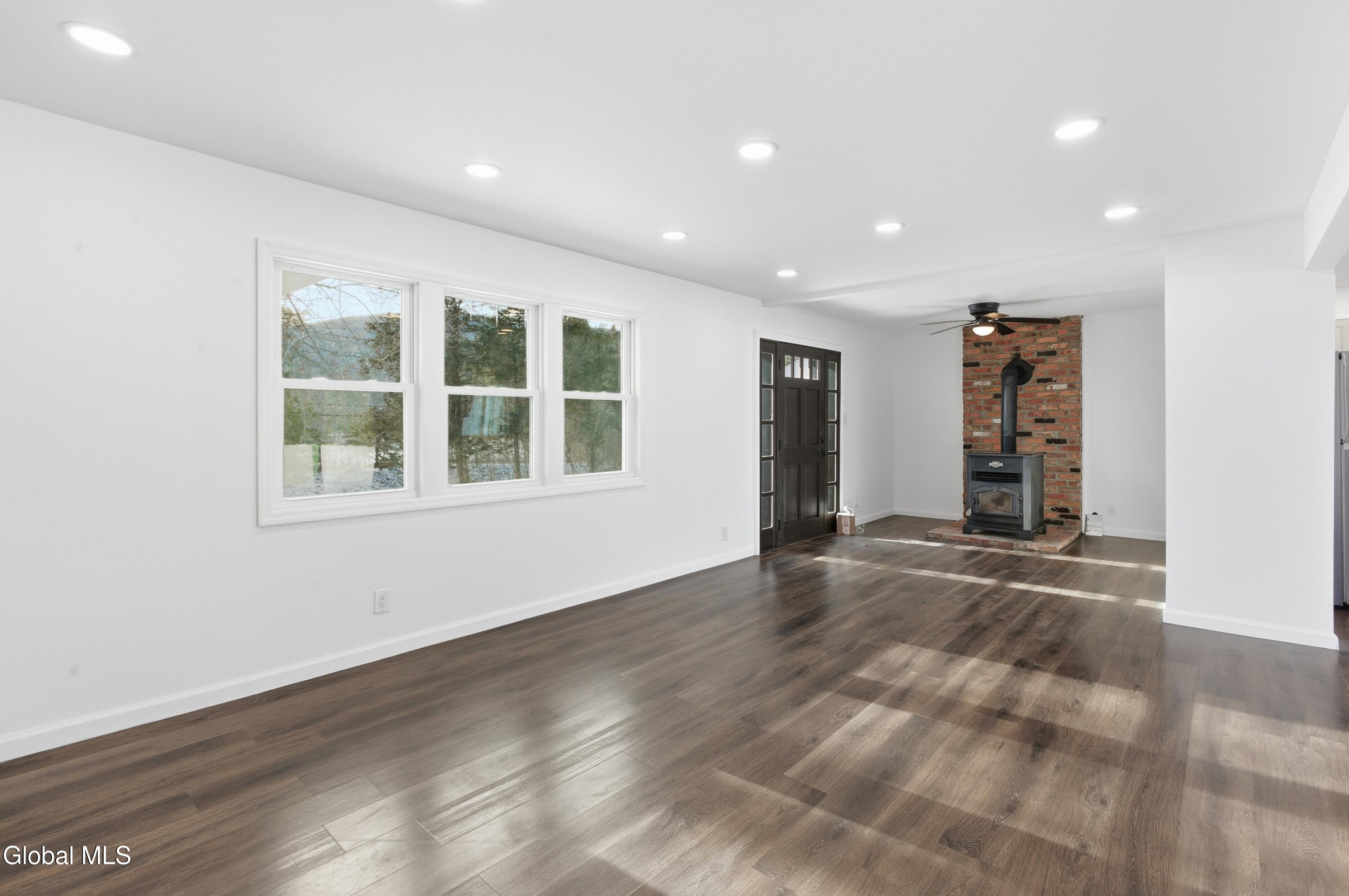 86 Cedar Grove Road Coeymans, NY 12158 - Photo 3 of 37 5