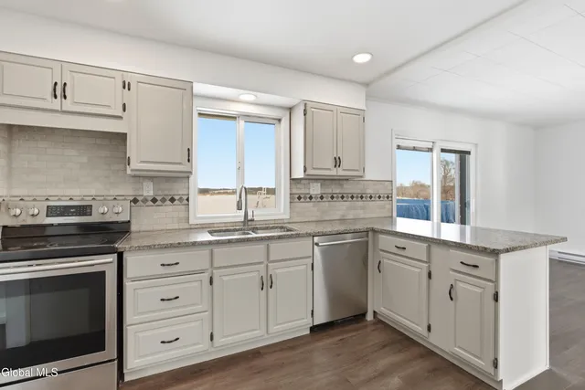 $425,000 | 86 Cedar Grove Road, Coeymans, NY 12158