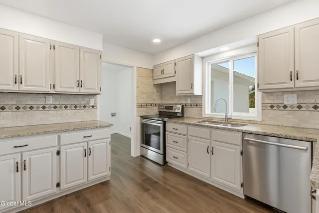 $425,000 | 86 Cedar Grove Road, Coeymans, NY 12158