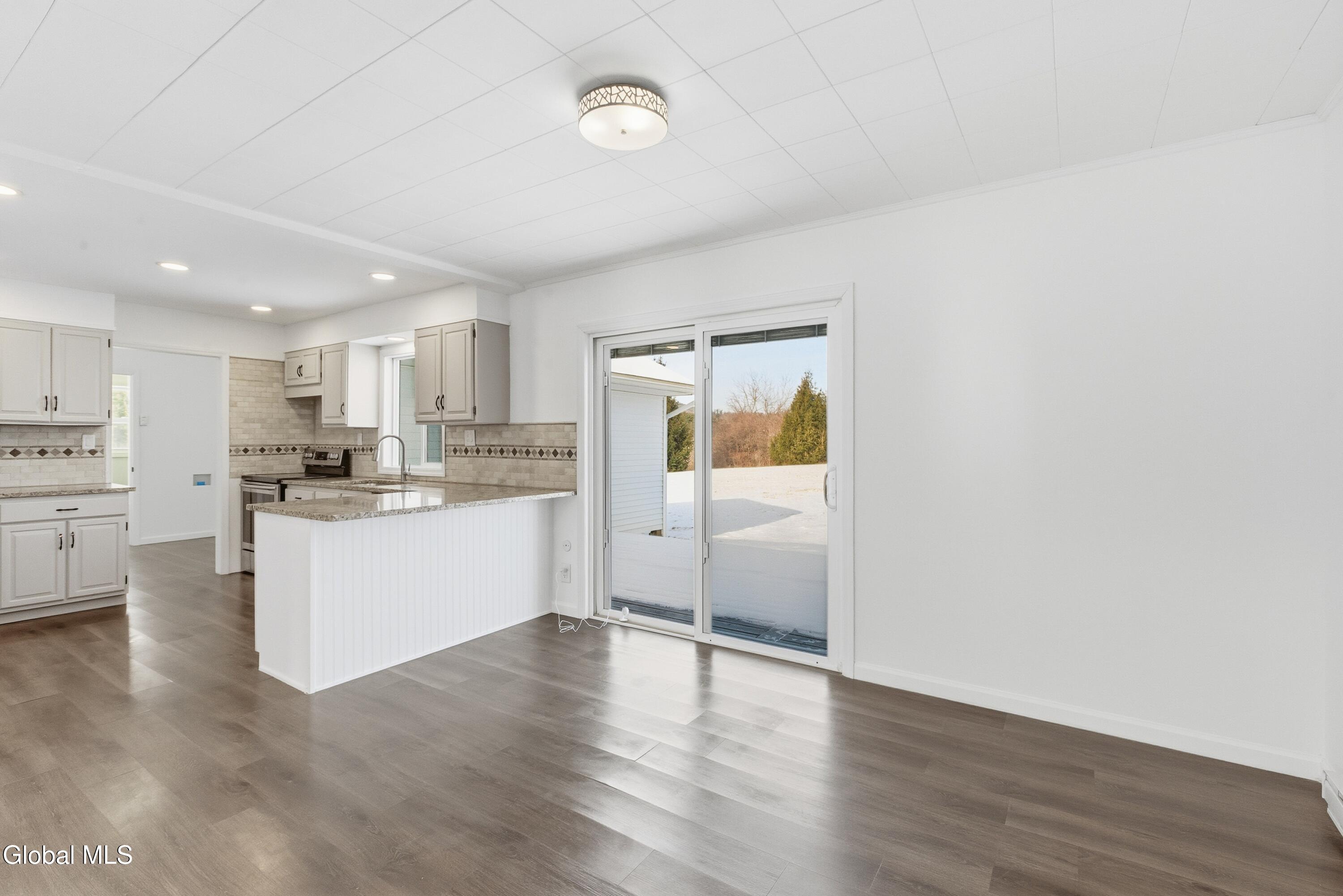 86 Cedar Grove Road Coeymans, NY 12158 - Photo 10 of 37 16-MW2_1475