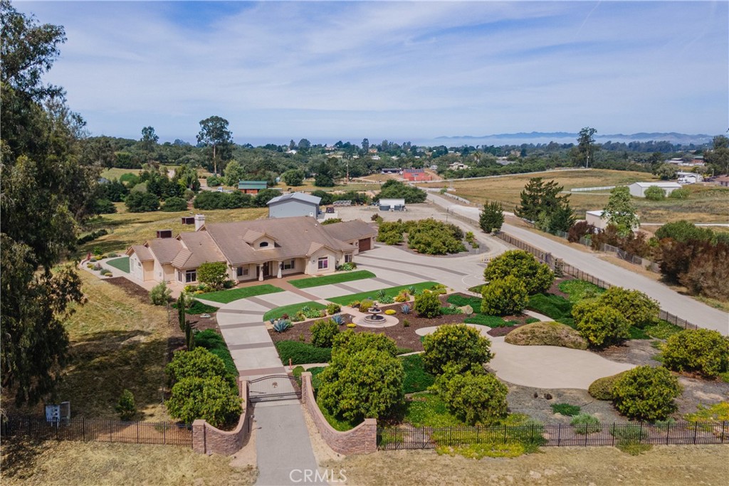 520 Stanton Street Arroyo Grande, CA 93420 - Photo 2 of 45 an aerial view of a city