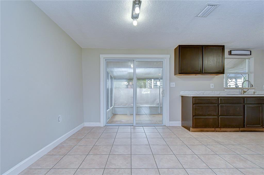 204 7th Street Southwest Ruskin, FL 33570 - Photo 5 of 20