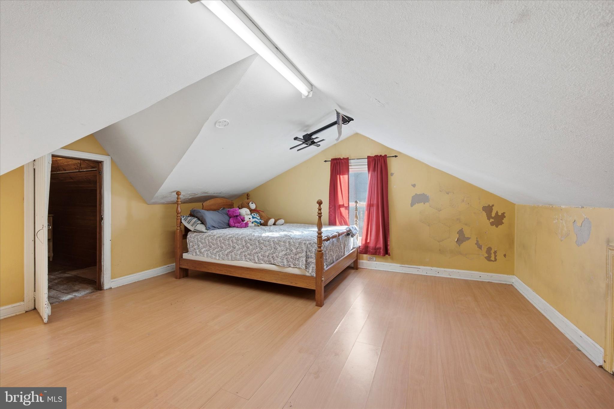 180 St Laurence Road Upper Darby, PA 19082 - Photo 13 of 19 Attic bedroom