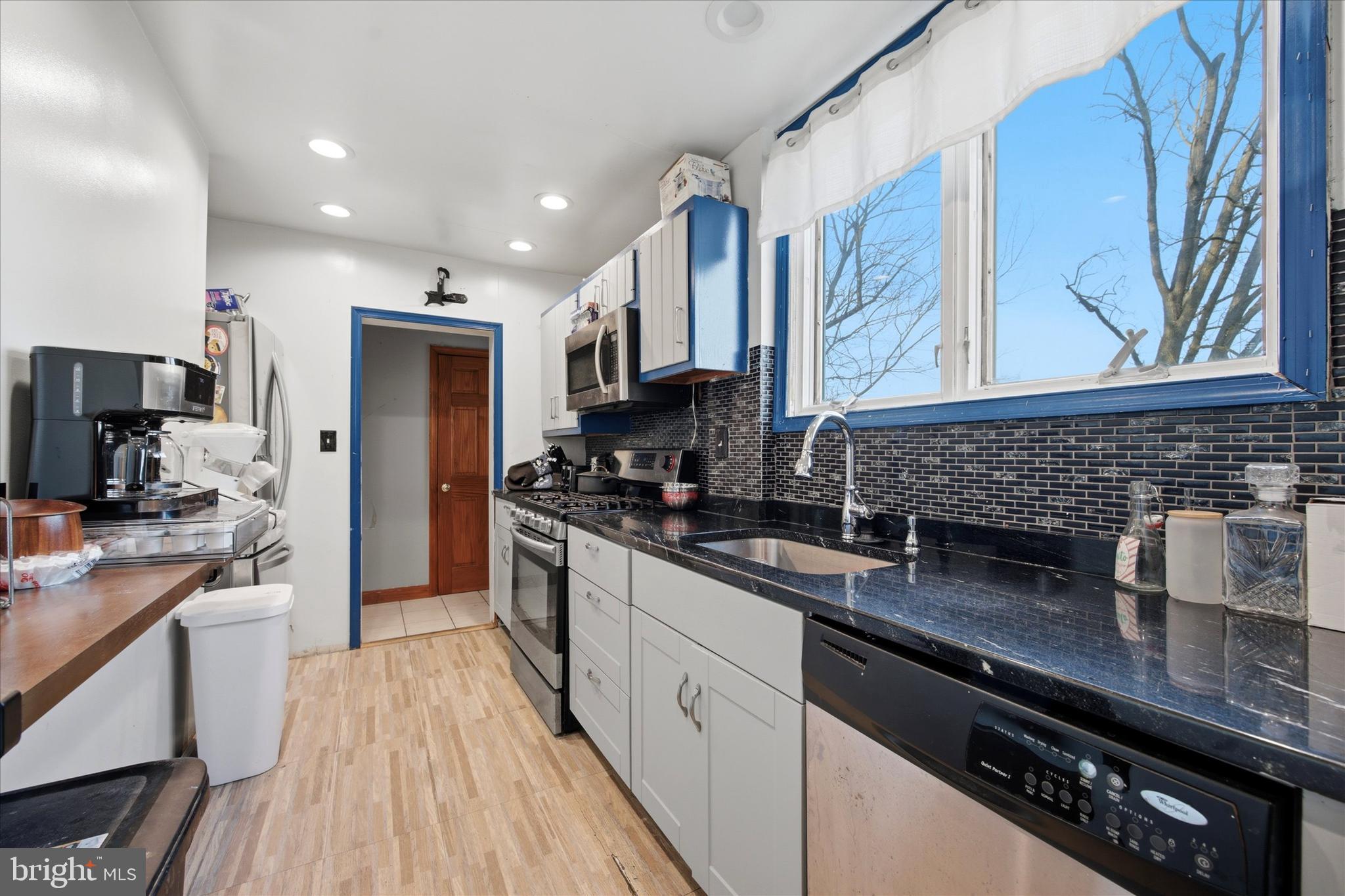 180 St Laurence Road Upper Darby, PA 19082 - Photo 5 of 19