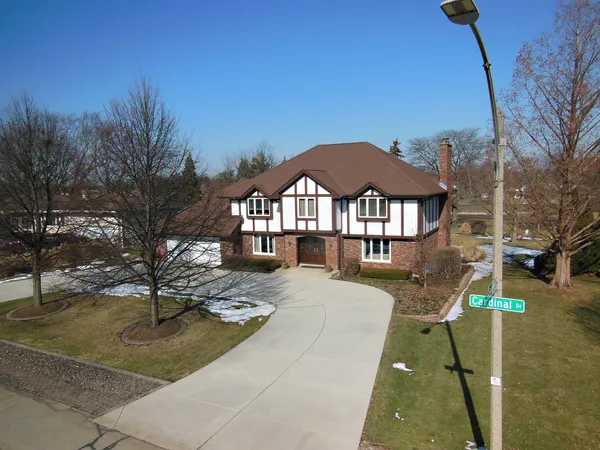$849,900 | 400 Cardinal Drive, Bloomingdale, IL 60108