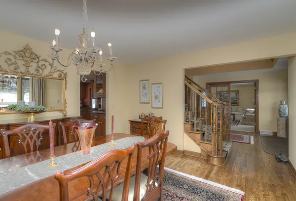 $849,900 | 400 Cardinal Drive, Bloomingdale, IL 60108