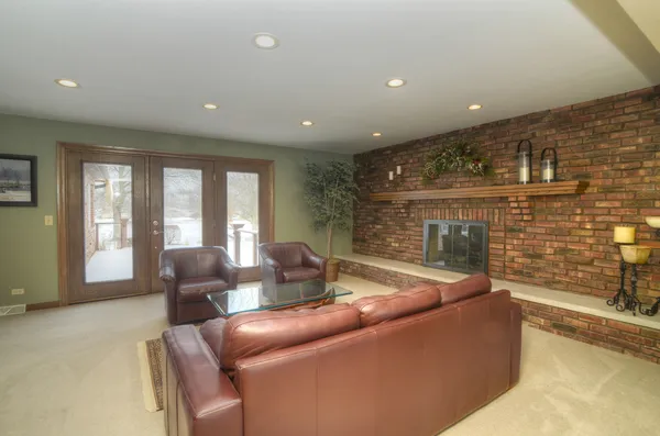 $849,900 | 400 Cardinal Drive, Bloomingdale, IL 60108