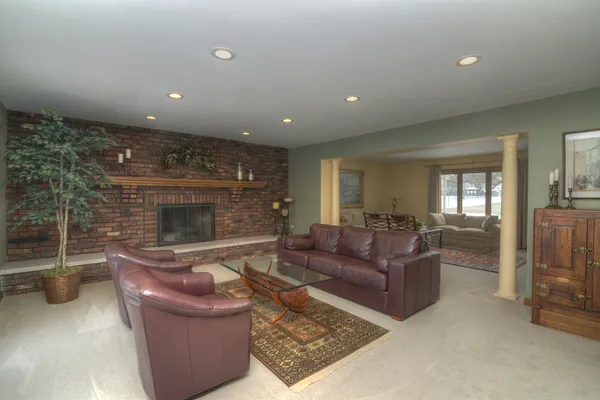$849,900 | 400 Cardinal Drive, Bloomingdale, IL 60108