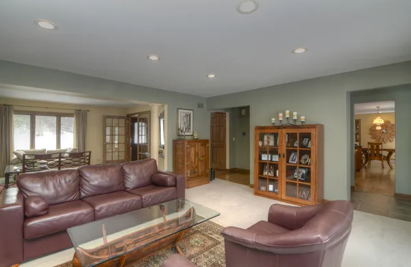 $849,900 | 400 Cardinal Drive, Bloomingdale, IL 60108
