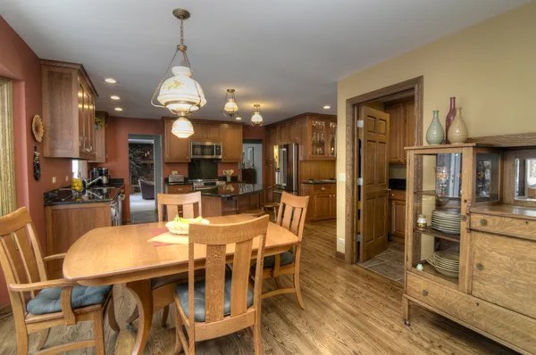$849,900 | 400 Cardinal Drive, Bloomingdale, IL 60108