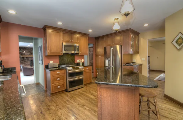 $849,900 | 400 Cardinal Drive, Bloomingdale, IL 60108
