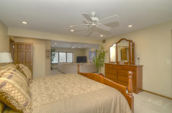 $849,900 | 400 Cardinal Drive, Bloomingdale, IL 60108