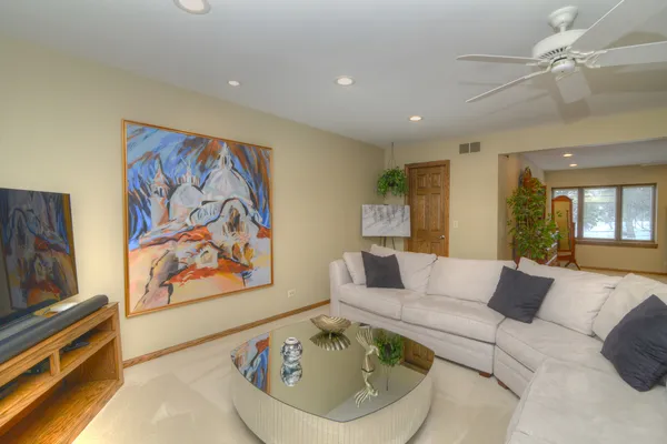 $849,900 | 400 Cardinal Drive, Bloomingdale, IL 60108