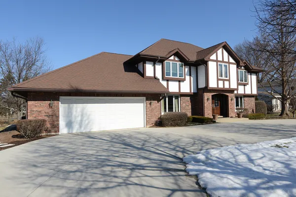 $849,900 | 400 Cardinal Drive, Bloomingdale, IL 60108