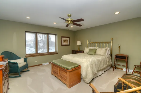$849,900 | 400 Cardinal Drive, Bloomingdale, IL 60108