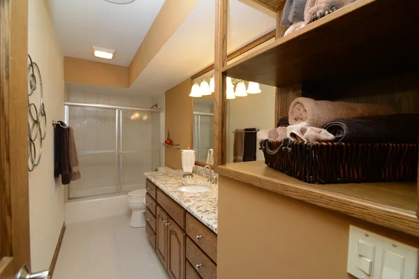 $849,900 | 400 Cardinal Drive, Bloomingdale, IL 60108