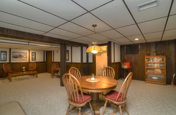 $849,900 | 400 Cardinal Drive, Bloomingdale, IL 60108