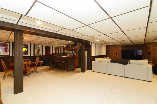 $849,900 | 400 Cardinal Drive, Bloomingdale, IL 60108