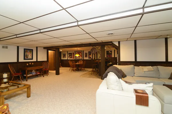 $849,900 | 400 Cardinal Drive, Bloomingdale, IL 60108