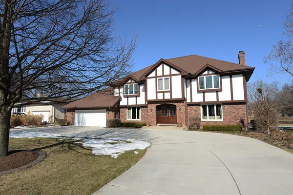 $849,900 | 400 Cardinal Drive, Bloomingdale, IL 60108