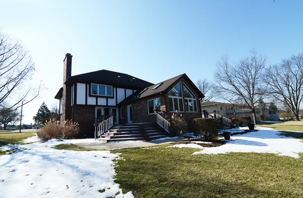 $849,900 | 400 Cardinal Drive, Bloomingdale, IL 60108