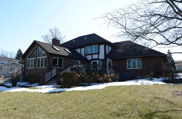 $849,900 | 400 Cardinal Drive, Bloomingdale, IL 60108