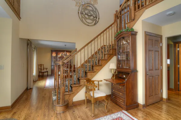 $849,900 | 400 Cardinal Drive, Bloomingdale, IL 60108