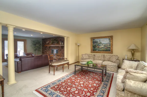 $849,900 | 400 Cardinal Drive, Bloomingdale, IL 60108