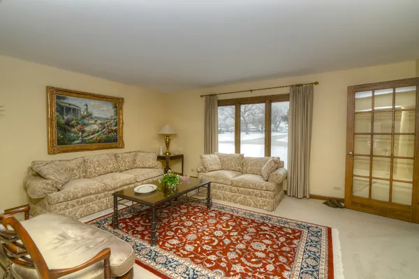 $849,900 | 400 Cardinal Drive, Bloomingdale, IL 60108