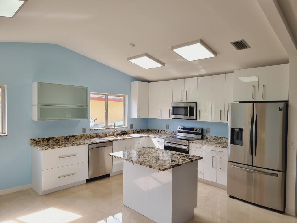 46 Vista Del Rio Boynton Beach, FL 33426 - Photo 12 of 19 12