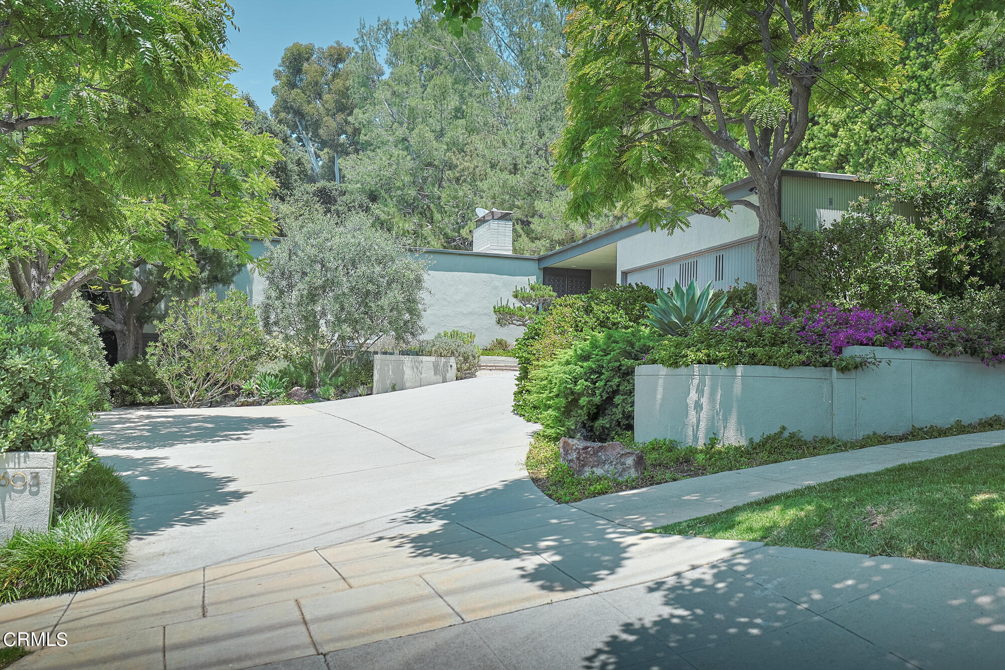 603 Arbor Street Pasadena, CA 91105 - Photo 2 of 26 a view of a backyard