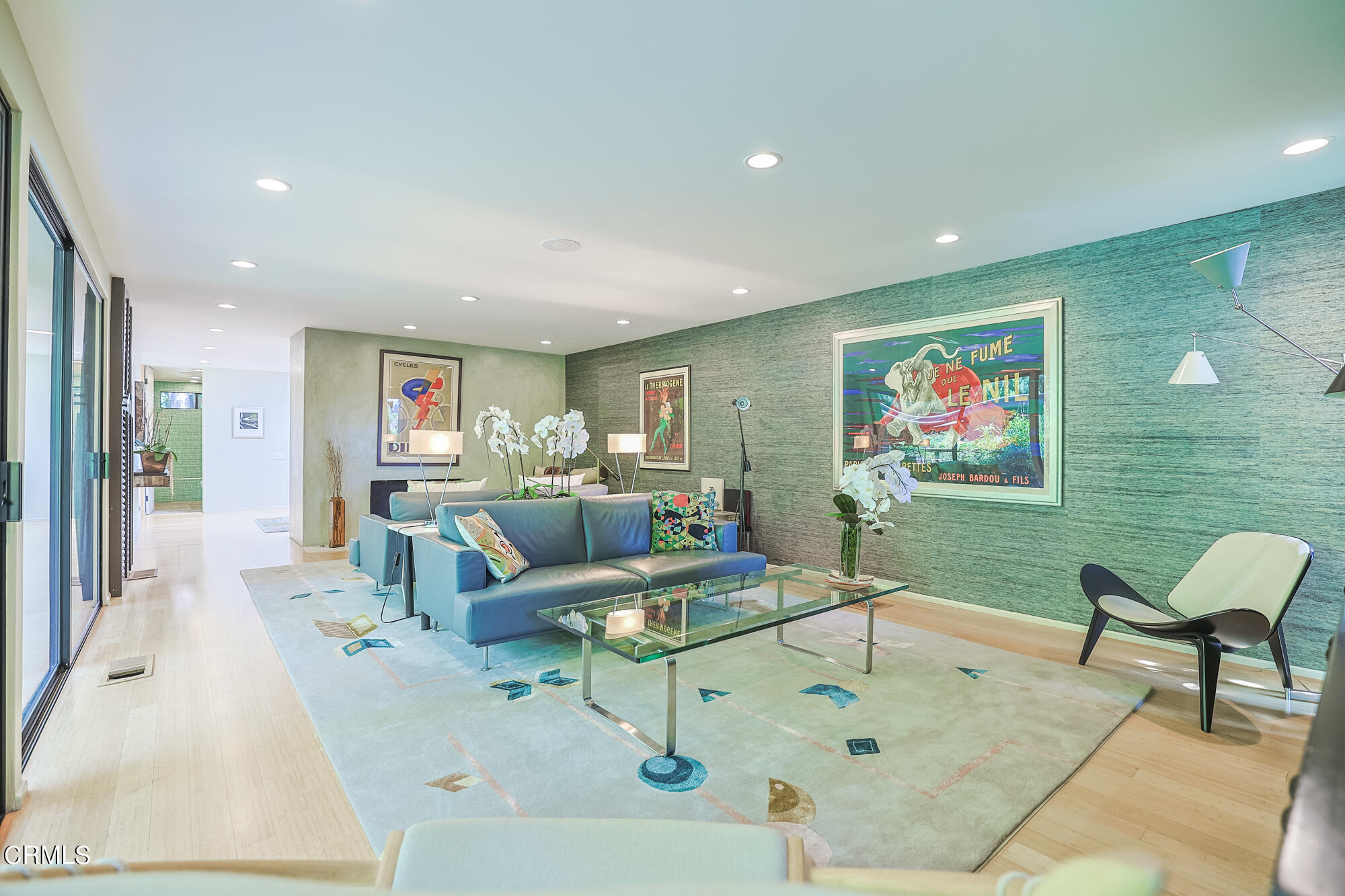 603 Arbor Street Pasadena, CA 91105 - Photo 5 of 26 a living room with furniture