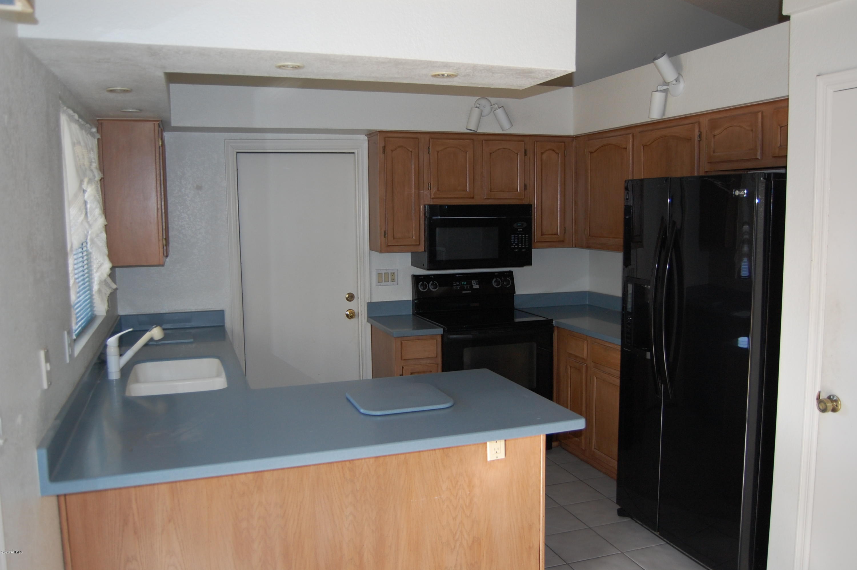 1025 East Utopia Road Phoenix, AZ 85024 - Photo 2 of 13 DSC_0019