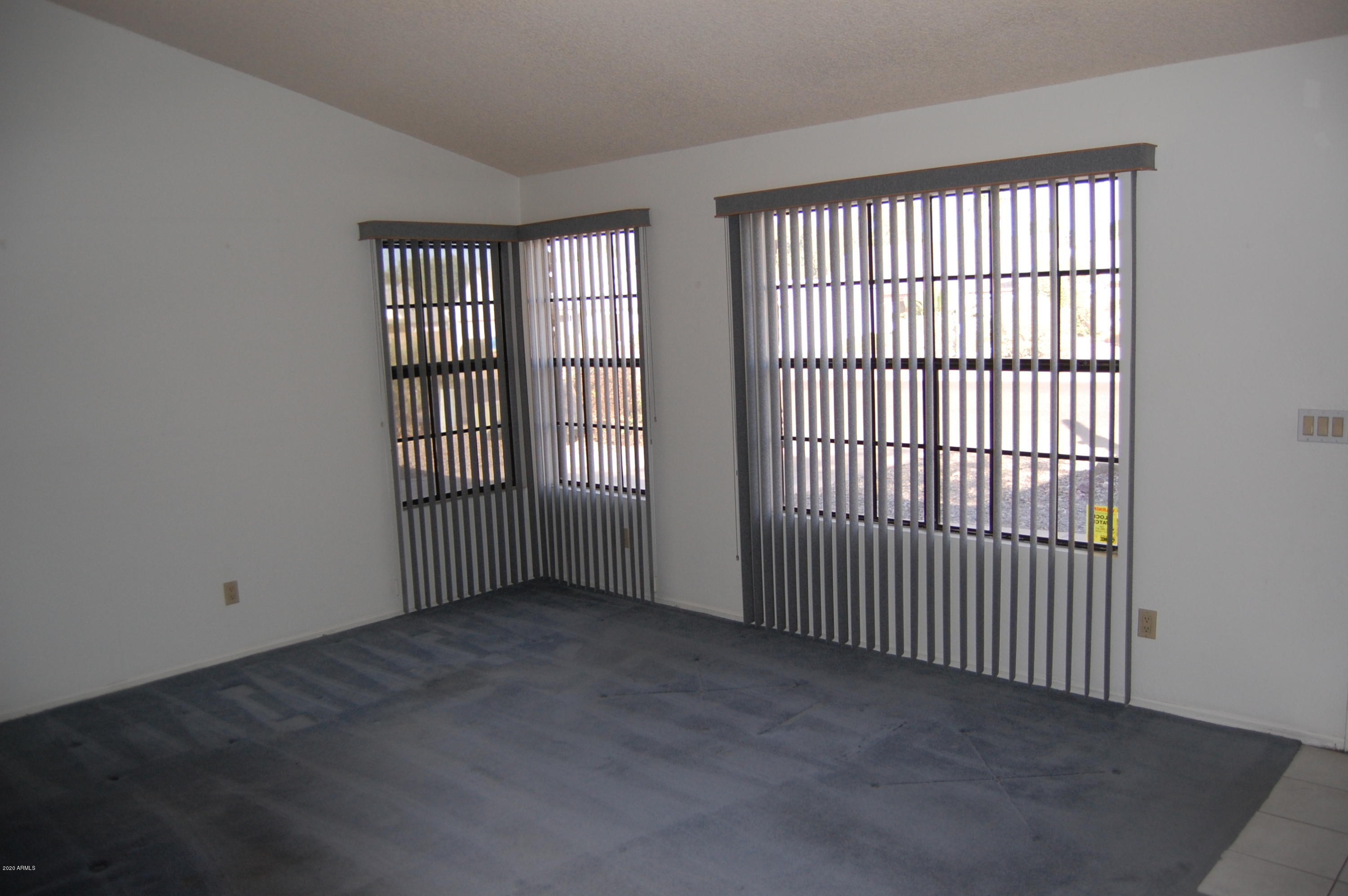 1025 East Utopia Road Phoenix, AZ 85024 - Photo 4 of 13 DSC_0027