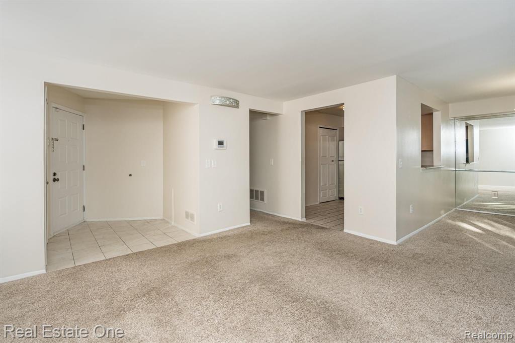 27214 Evergreen Road Lathrup Village, MI 48076 - Photo 6 of 18