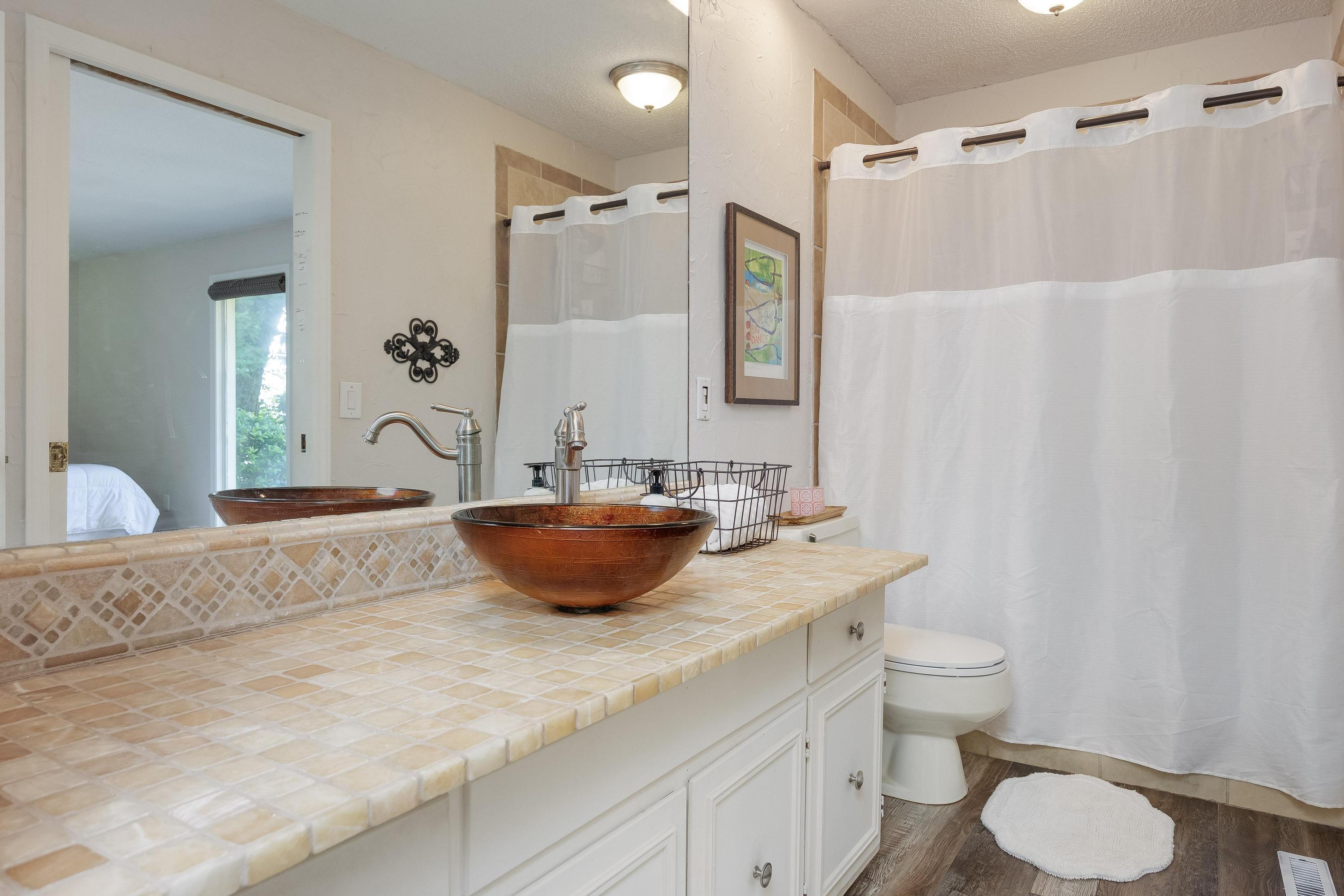 5311 Fairview Road Hixson, TN 37343 - Photo 27 of 40 Upstairs Bathroom