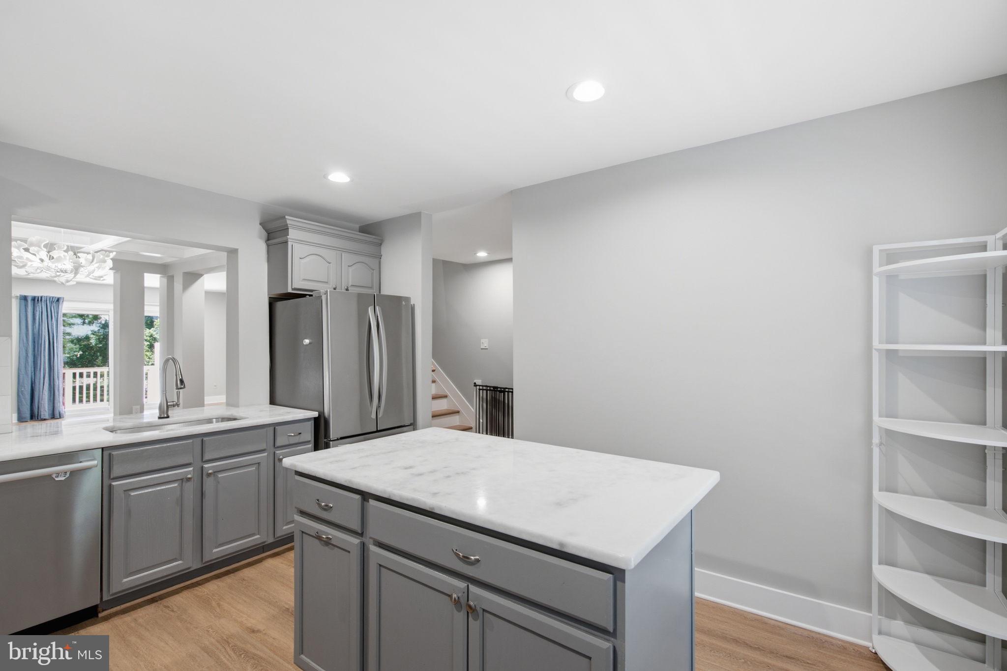 12087 Edgemere Circle Reston, VA 20190 - Photo 9 of 34