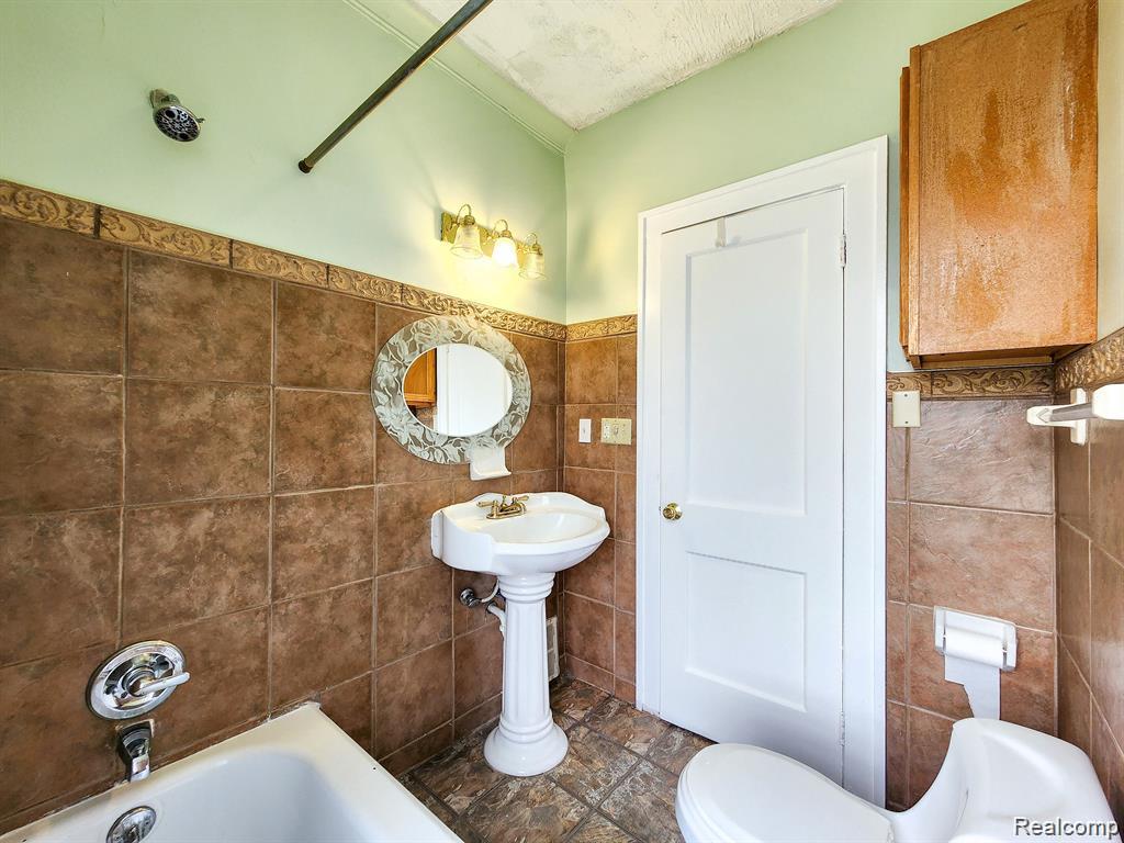 1612 Atkinson Street Detroit, MI 48206 - Photo 49 of 61