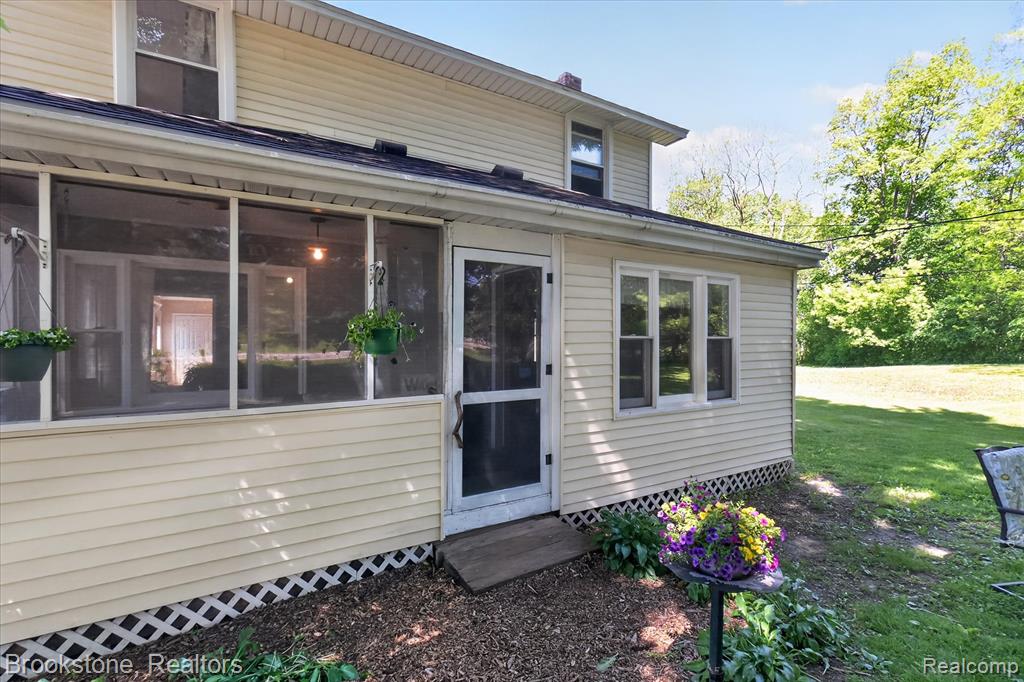 9455 Andersonville Road Clarkston, MI 48346 - Photo 3 of 80