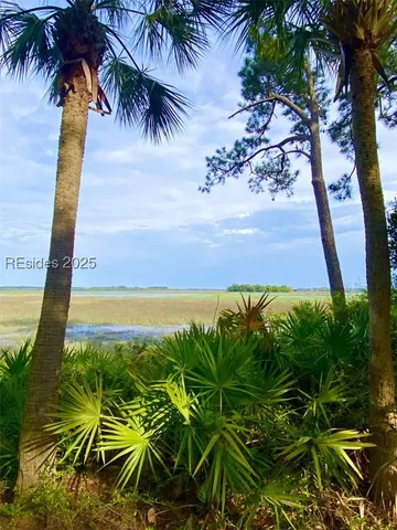 $595,000 | 69 Peninsula Drive, Hilton Head Island, SC 29926