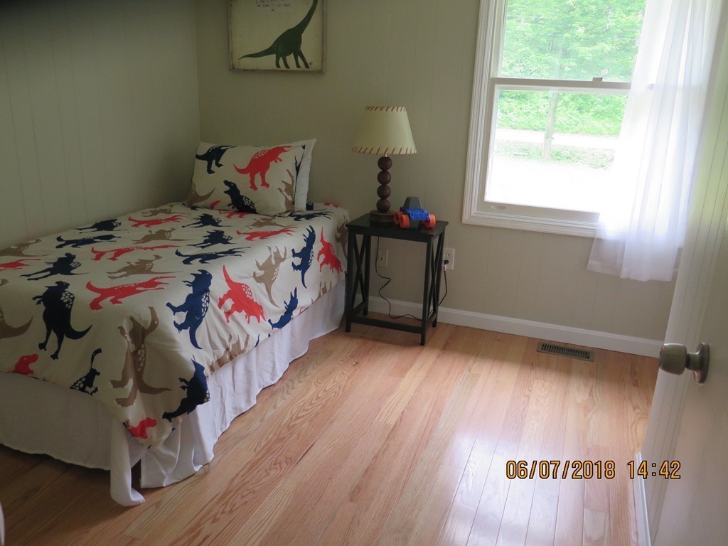 223 Arnold Road Sturbridge, MA 01518 - Photo 9 of 23
