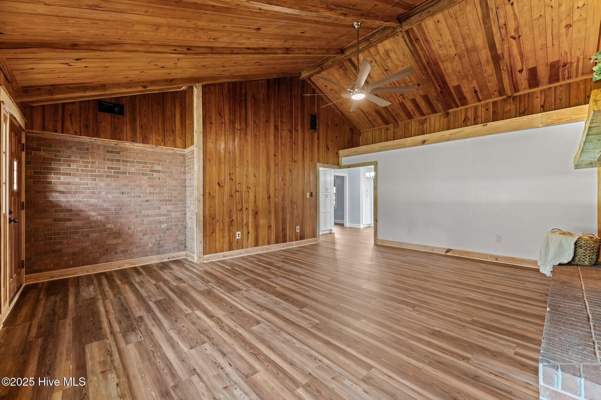 1450 State Camp Road Vanceboro, NC 28586 - Photo 8 of 33 Living room 4
