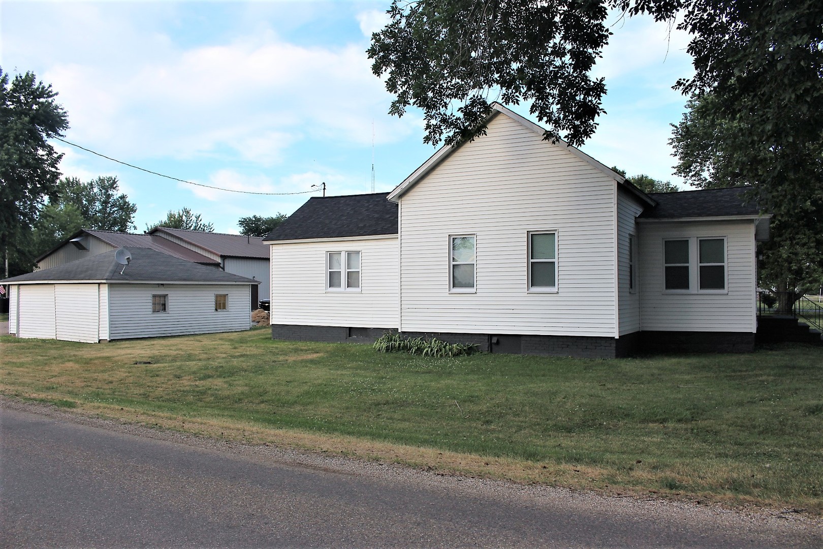550 High Street Weldon, IL 61882 - Photo 3 of 22