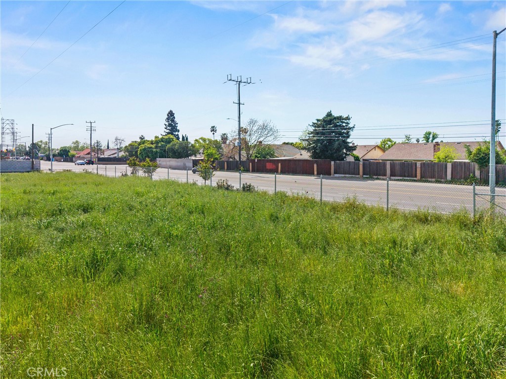 7525 Power Inn Road Sacramento, CA 95828 - Photo 23 of 27 a view of a backyard