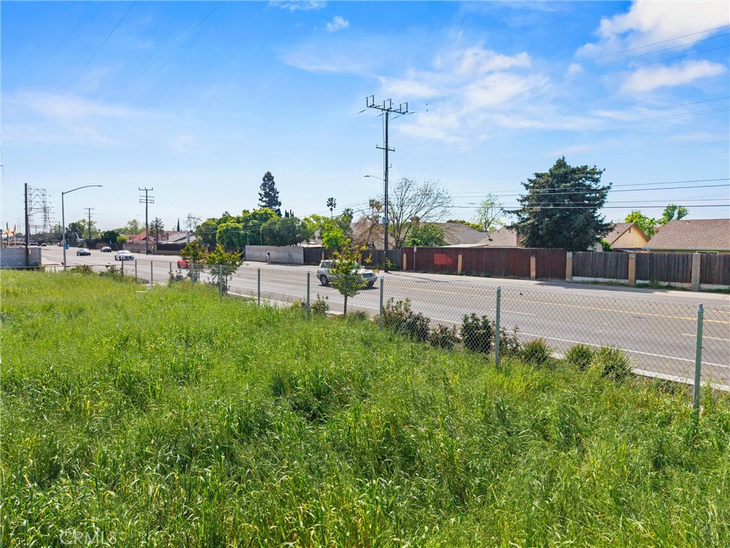 7525 Power Inn Road Sacramento, CA 95828 - Photo 24 of 27 a garden view with a sitting space