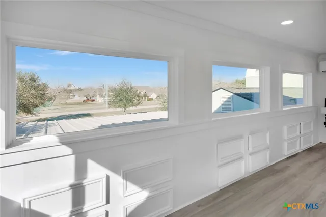 a view of an entryway with a porch