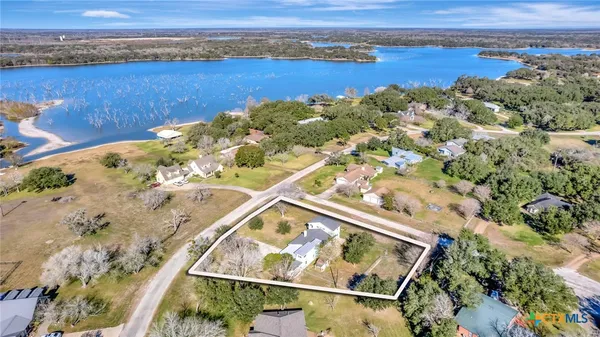 $547,750 | 445 Lakeshore Drive, Victoria, TX 77905